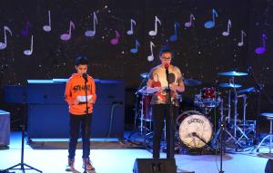 DOBRODELNI KONCERT ŽELJAM NAPROTI  OŠ RAKEK 06 FOTO LJUBO VUKELIČ